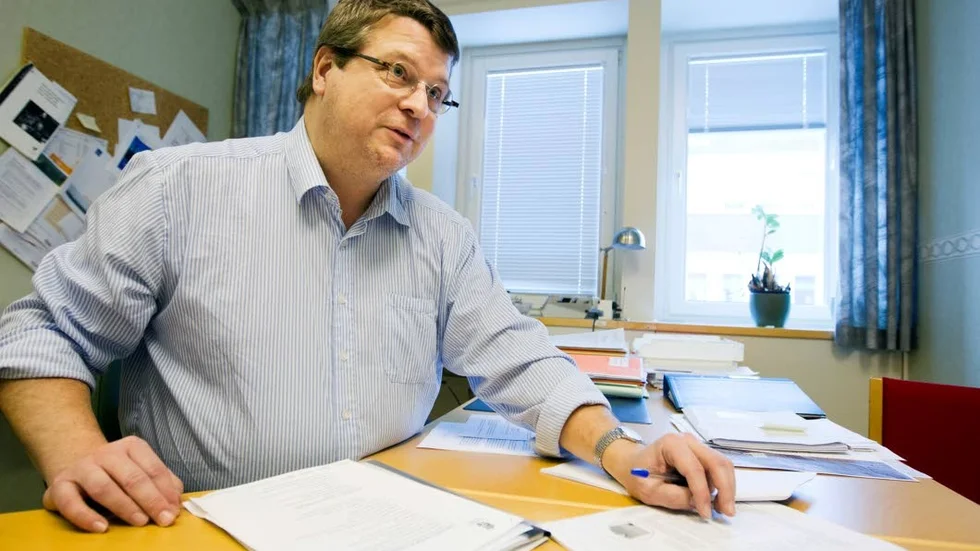Mikael Ferm,enhetschef på miljö- och hälsoskydd på kommunen, säger att man kommer att se över de punkter där länsstyrelsen anser att det brustit och sedan kommer miljö- och hälsoskydd att kräva svar av bostadsägaren, som i det här fallet är kommunen.