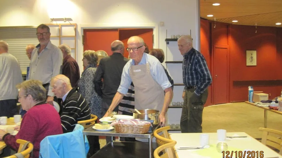 God palt. Björn Gardfjäll hjälpte till med serveringen.