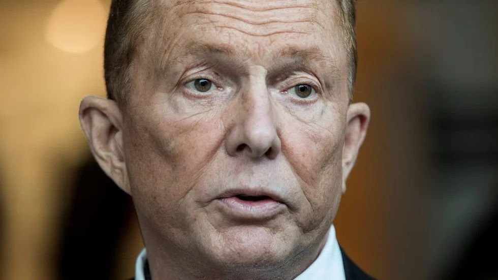 Vill genomföra. Kenneth Backgård (NS) anser att omröstningen bör genomföras i alla fall, men förläggas till valet 2018 för att slippa extrakostnader.