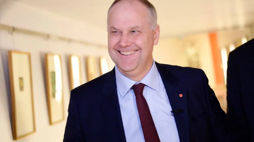 Partiledaren Jonas Sjöstedt (V) beter sig som en klassisk vänsterpartist.