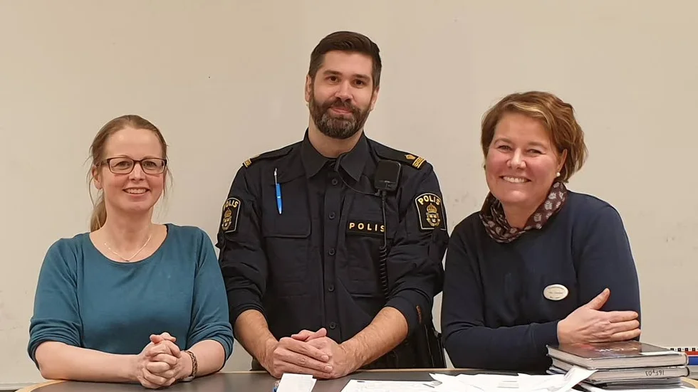 Maria Tjärnberg, Stefan Nilsson och Pia Åhman pratade med föräldrarna om kränkningar på nätet.
