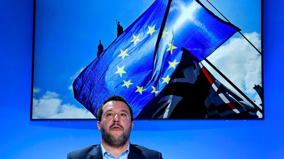 Högerpopulistiska Lega Nord väntas vinna en jordskredsseger i det italienska valet till Europaparlamentet. På bilden syns partiledaren Matteo Salvini.