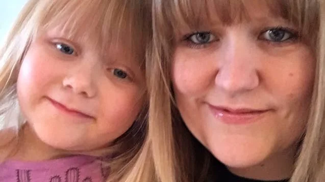 Dubbel otur. Signe Kallin drabbades av två magsjukor efter varandra, med bara en veckans mellanrum. Här med sin mamma Beatrice Kallin.