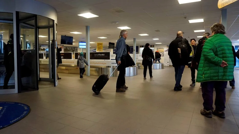 Dyrare biljett. Får regeringen som den vill, läggs det från och med 1/1 2018 på en skatt på 80 kronor per enkel resa, såväl inrikes som inom Europa.