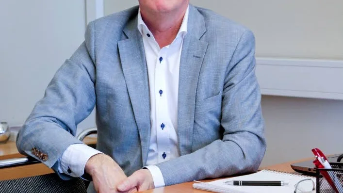 Förhandlingar. "All personal sägs upp på måndag", säger Joakim Benje, vd för Pilkington Sverige.