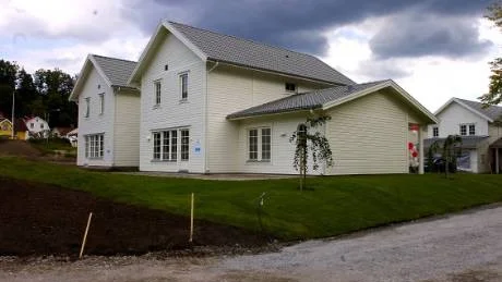 Inget av de nybyggda tvåplanshusen på nya området Åby Park i Åby har sålts än. Därför stoppar man nu byggandet av tvåplanshus och backar till enplanshus och enplans radhus istället. Arkivfoto: Anita Kjellberg