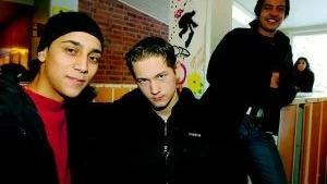 Bader Jerbi och Adnan Sero blir inte förvånade över att det talas om hot på lunarstorm. - Jag har blivit hotad flera gånger, berättar Adnan Sero. 
FOTO: FREDRIK  SCHLYTER