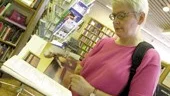 Marita Garmert är en flitig bokläsare och besöker regelbundet Finsppångs bibliotek för att låna böcker.
FOTO: MARTIN ROTH