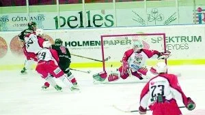 Hästens Andreas Hennerberg kan inte klandras för lagets tunga säsong i hockeyettan. Tvärtom har Mjölbykillen vid flera tillfällen räddat norrköpingslaget.
FOTO:ANDREAS SKOGH