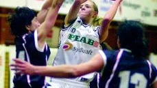 Dolphins Elisabeth Egnell stångades mot Stockholmstjejerna.
FOTO: JANNE FORSBY