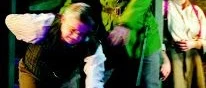Modig mamma i färgstark pjäs