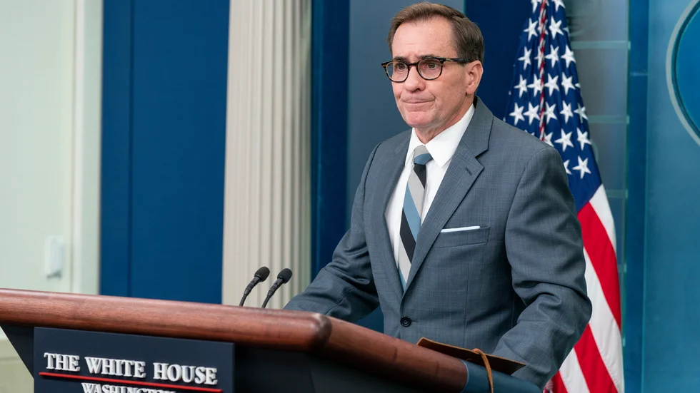 John Kirby, talesperson för USA:s nationella säkerhetsråd, fördömer Vladimir Putins kärnvapenhot och kallar den ryska presidentens retorik för oansvarig. Arkivbild.