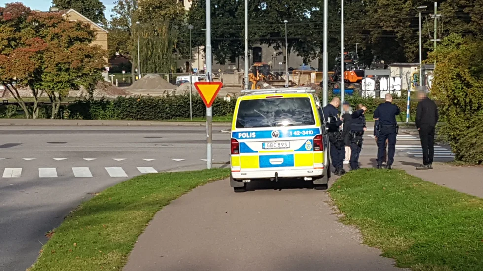 Polis var vid niotiden kvar vid olycksplatsen och hörde vittnen till händelsen.
