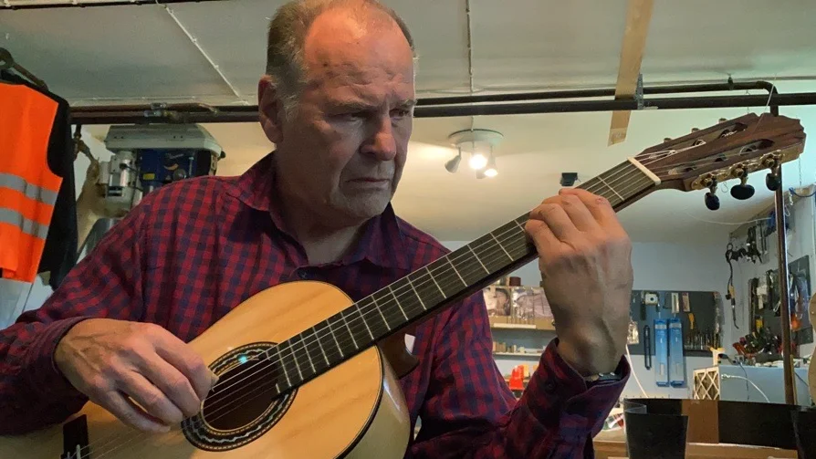 Anders Kagg har spelat gitarr sedan han var nio år. Det är klassiskt som gäller.