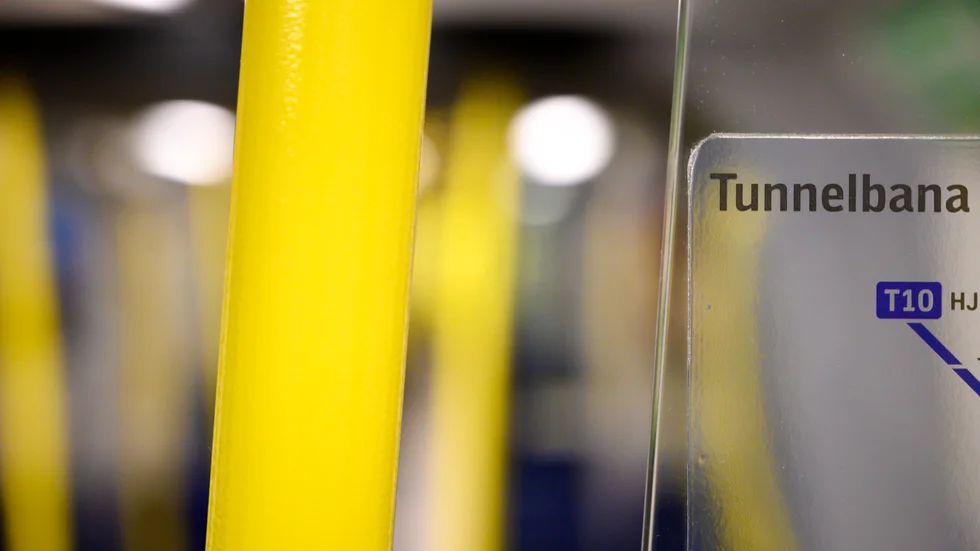 En man blev nedknuffad på tunnelbanespåret vid Hökarängens station av en för honom helt okänd kvinna. Nu döms hon till rättspsykiatrisk vård. Arkivbild.