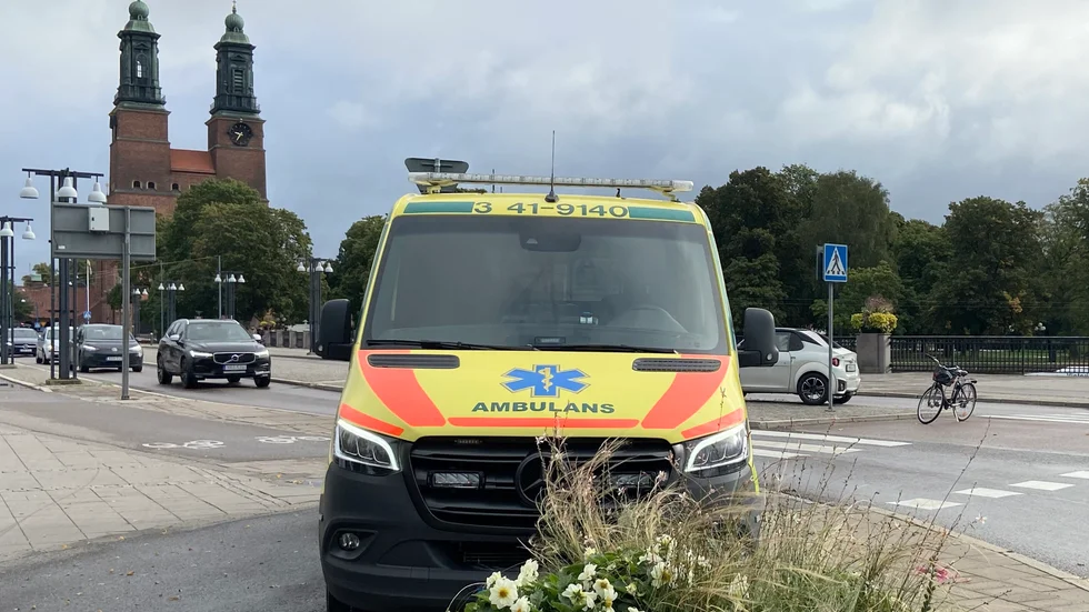 Ambulansen var på plats vid olycksplatsen på Nybron.