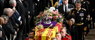Drottning Elizabeth förd till sista vilan