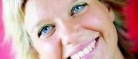 Emma Hamberg gör entré som vuxenromanförfattare