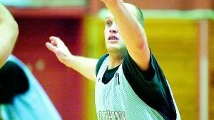 David Bergström, Dolphins veteran, anser sig veta varför laget går kräftgång i basketligan. Anledningen stavas dåligt självförtroende, hävdar han. Foto:Anita Kjellberg