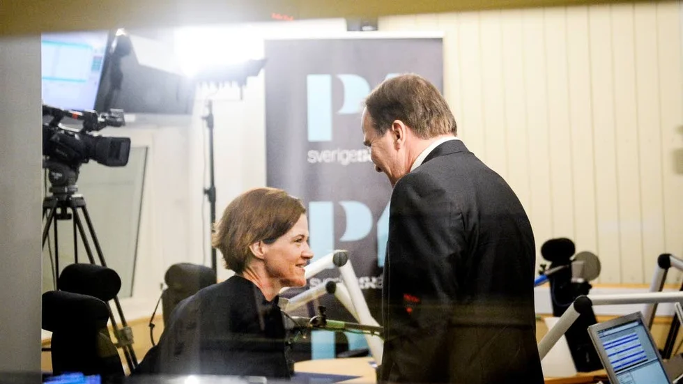 Steg i rätt riktning. Uppgörelsen om invandringspolitiken är för spretig och vag. Löfven och Kinberg Batra har fler steg att gå.