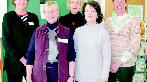 Erfarna lågstadielärare har delat med sig av sina kunskaper i ett projekt för läs- och skrivinlärning. Från vänster Evy Åberg, Mona Johnsson, Mailen Wahlström (kursledare), Monika Rosenblad och Birgit Olofsson.
