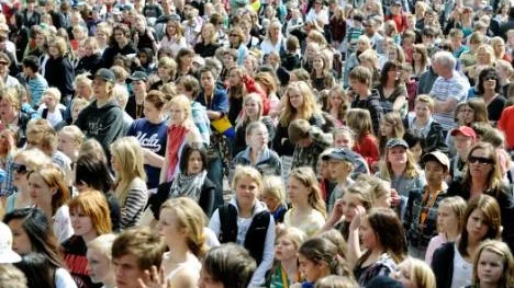 Ungdomar är liv, hopp och framtid. Släng inte socialbidrag och förtidspensioner på dem i onödan.