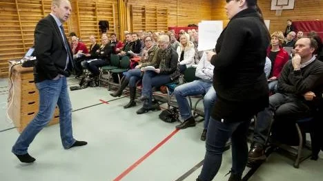Många var kritiska mot Olle Johansson som bestämt sig för att det är en bra idé att lägga ner Långtorpsskolan.