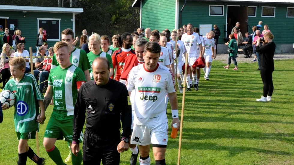 Patrik Ekwall leder sina styrkor ut mot Häggvallens gräs.