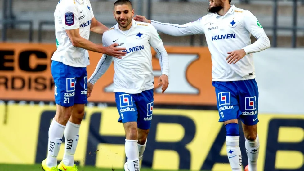 Festfixare. Rawez Lawan och Emir Kujovic bjöd båda på riktigt läckra mål mot Häcken. Andreas Hadenius, till vänster, firade med målskyttarna.
