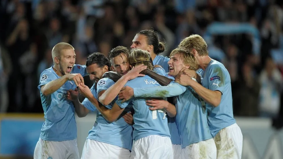 GLÄDJEFNATT. Jubel i MFF efter avancemanget till Champions league. Nu väntar Atlético Madrid, Juventus och Olympiakos i gruppspelet.