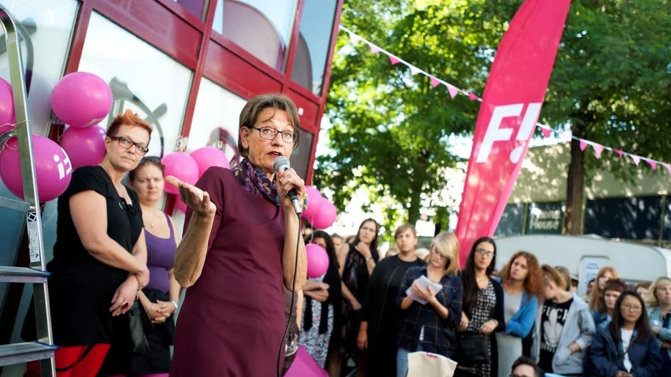 Fi. Gudrun Schyman besökte idag Norrköping där hon höll ett valtal mellan varuhusen.