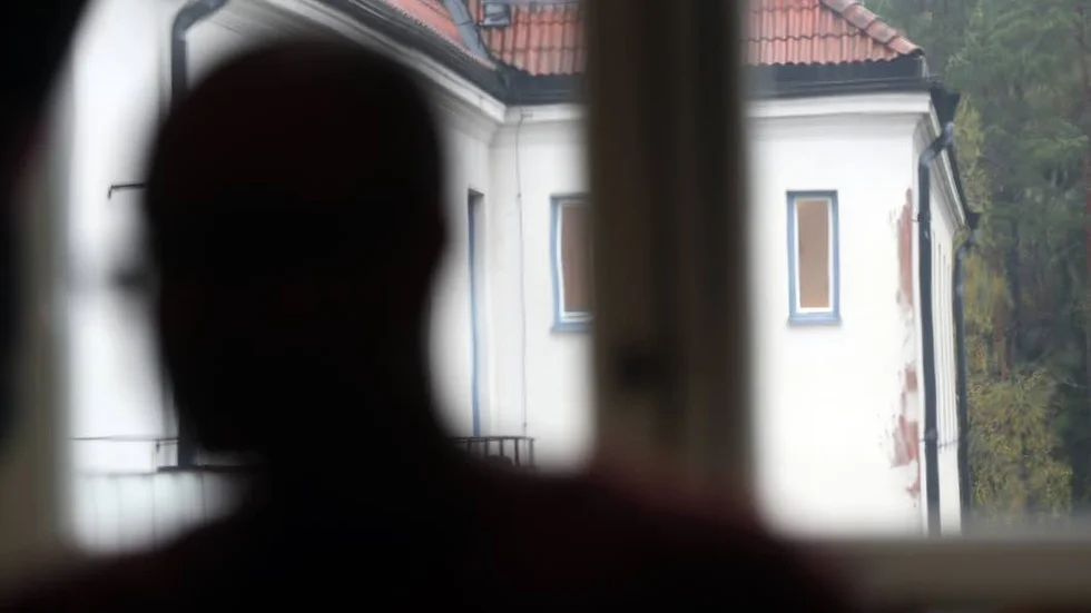 Aldrig mer. Att sitta i fängelse är inte det jobbigaste, det är vetskapen om vad Lasse utsatt familjen för.