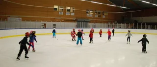 150 barn på isen under höstlovet