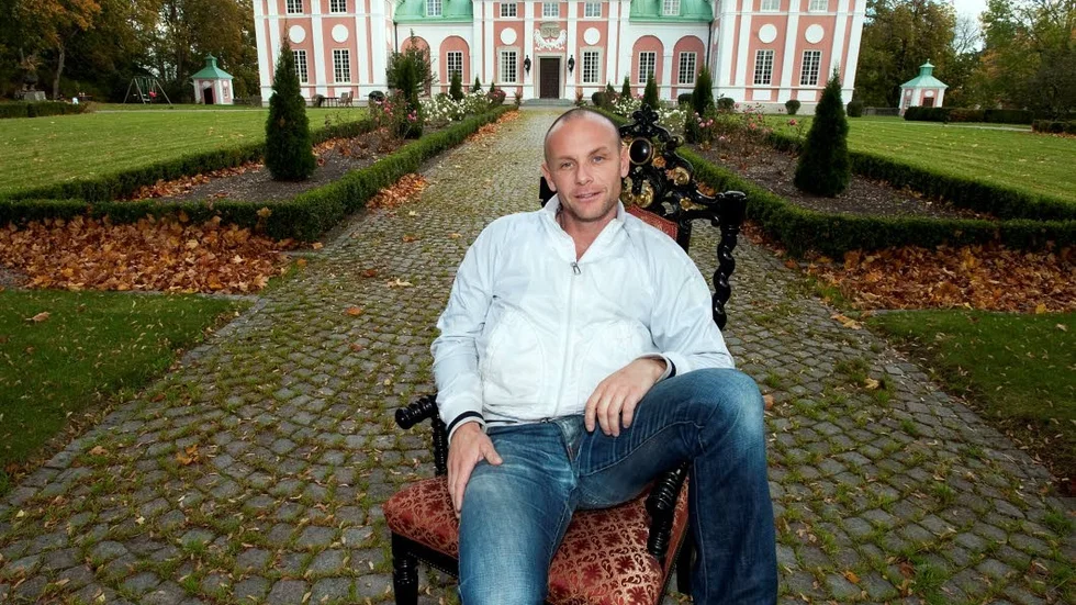 Anders Sydborg framför Ållonö slott 2011.