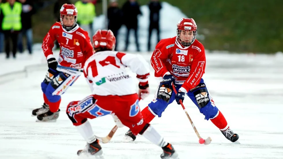 Mycket bandy. På lördag blir det bandy hela dagen på Grosvad.  Allt från A-laget till de yngsta i skridskoskolan.