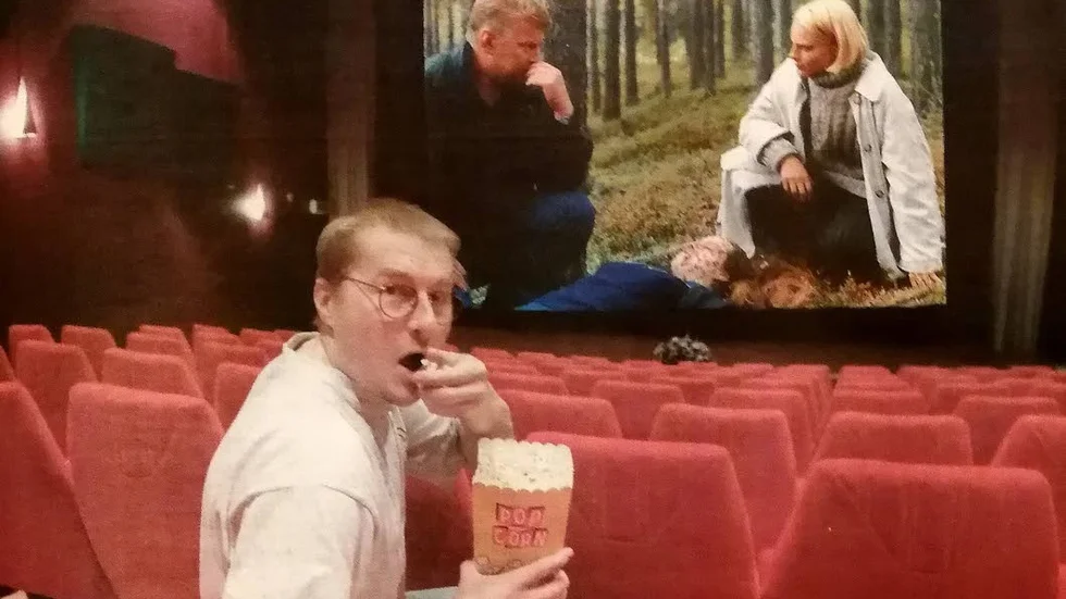 På fredag är det Sverigepremiär på den svenska filmen Jägarna som spelades in i trakterna av Älvsbyn i somras. Då lär PT:s Stig Nordlund sitta bänkad i salongen för att se sin egen insats som statist på bioduken. Innan dess, redan på onsdag, är det galapremiär i Älvsbyn. Till den är bland andra två ministrar och vår nya landshövding bjudna. (Bilden är ett montage)