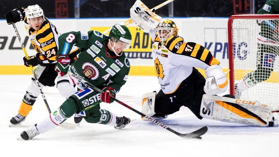 STORSPEL. Joni Ortio hade det hett om öronen i Skellefteåmålet. Till slut räckte hans storspel till en 2–1-seger mot Frölunda.