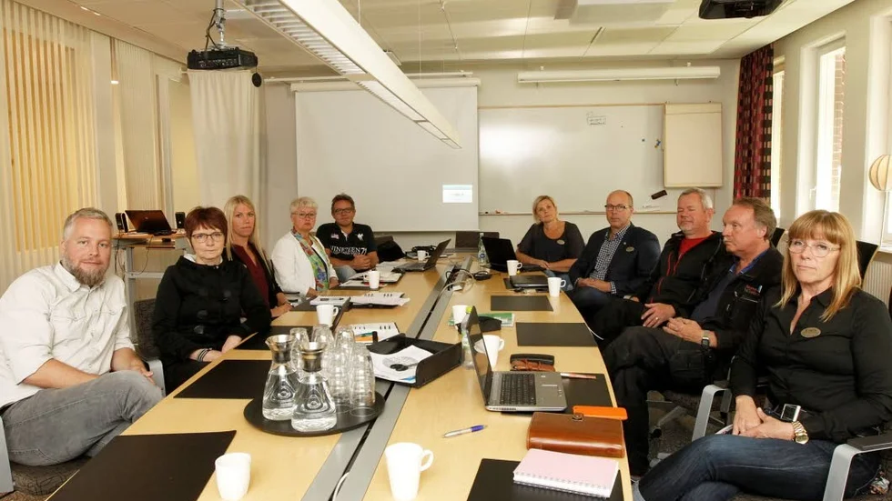 Skolledningen och socialtjänsten är förbryllade över skadegörelsen och vädjar till föräldrarna.