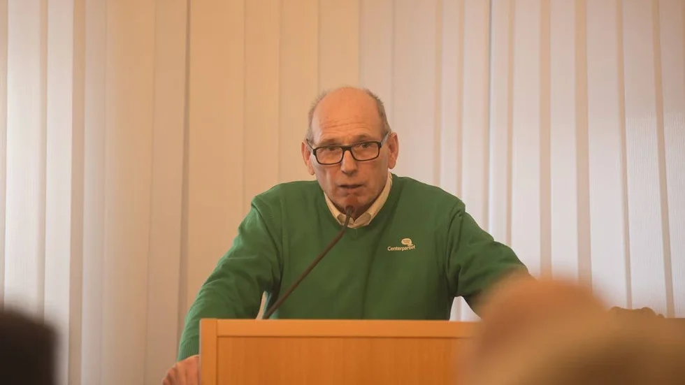 Kräver svar. Bjarne Hald (C) ville ha klara besked vid tisdagens fullmäktige, huruvida budgetbeslut skulle ge konsekvensen att Nattis och förskolan i Moskosel läggs ned. Han fick dock inget konkret svar på sin fråga.