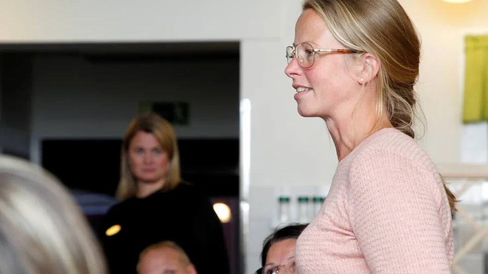 Soc. Maria Tjärnberg från elevhälsan tycker att man ska ringa socialtjänsten om man ser barn ute på nätterna.