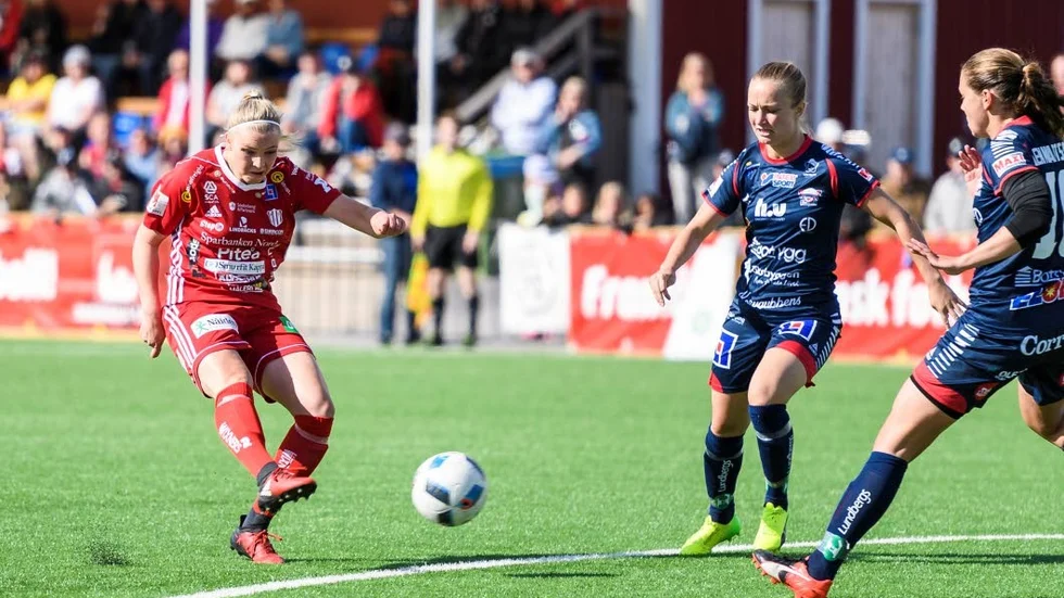 SKOTT. Ellen Löfqvist gjorde mål mot Hammarby borta men med huvudet.