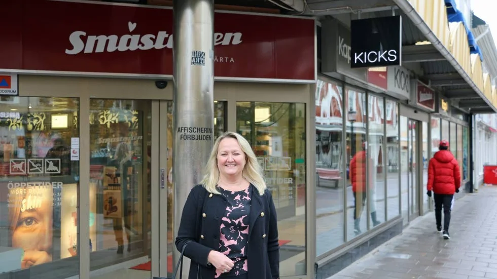 BUTIKER. Christina Skoog hälsar Espresso House välkommen till Kicks gamla hörnlokal på Byxtorget. (Arkivbild).