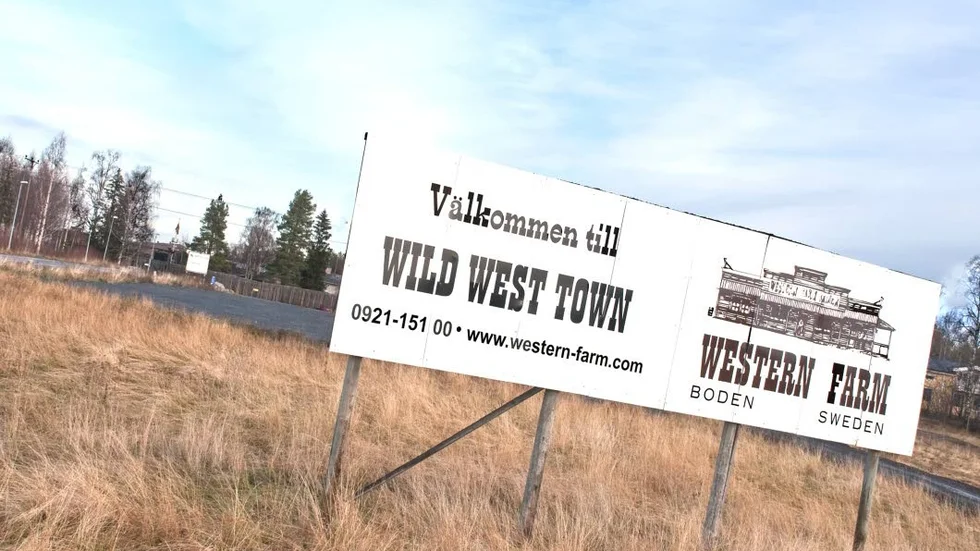 Julshow. Det var hit, till Western Farm i Boden som en personalgrupp med chefer inom grundskolan i Piteå valde att åka för att äta julbord och uppleva en julshow. Kostnaden för det hela uppskattas ha kostat cirka 20?000 kronor. Pengarna uppges ha tagits från en pott för personalvård. Från och med nästa år lär samtliga kommunalt anställda få nöja sig med julgröt och skinkmackor - på arbetsplatsen. (Arkivbild)