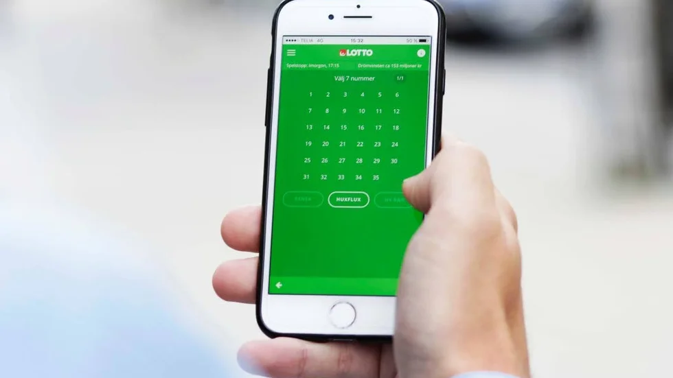Vinnare. Kvinnan trodde först att något var fel på hennes mobiltelefon. sedan förstod hon att hon vunnit drygt tre miljoner kronor.