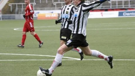 Sylvias Tomas Petry och Timmy Wilhelmsson i genrepet på Nya Parken. Norrköpingslaget vann med hela 5-1.   Foto:Jan Forsby