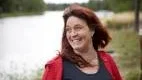 "Ja, det är klart att hon (dottern) är jätteledsen, hon kämpar själv för att få jobb. Hon är 20 år och så blir föräldrarna arbetslösa samtidigt som de unga. Så det är klart att deras hopp släcks" säger Jeanette Victorsson, Volvo lastvagnar i Umeå.