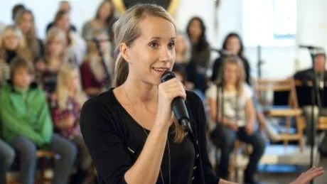 En varm sopran och en proffsig inställning visar Matilda Hansson prov på. Så har hon också mångårig erfarenhet från internationella musikalscener.
