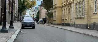 Polispådrag i centrum efter larm om maskerad person