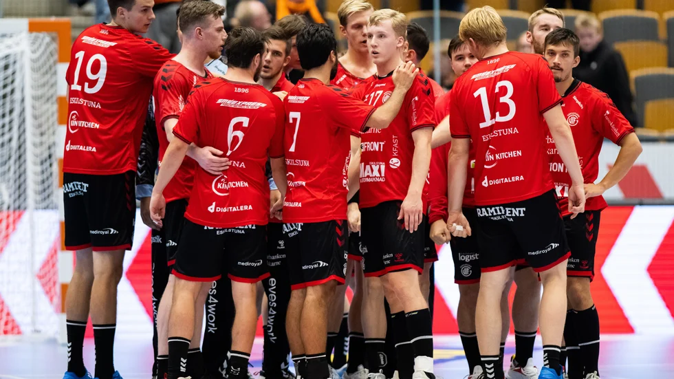 Mästarlaget Ystads IF väntade för Guif hemma i Stiga Sports Arena under torsdagen.