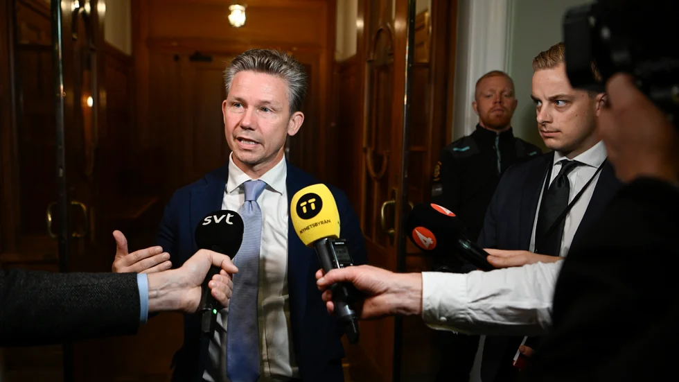 Nye försvarsministern Pål Jonson (M) har att stå i. 